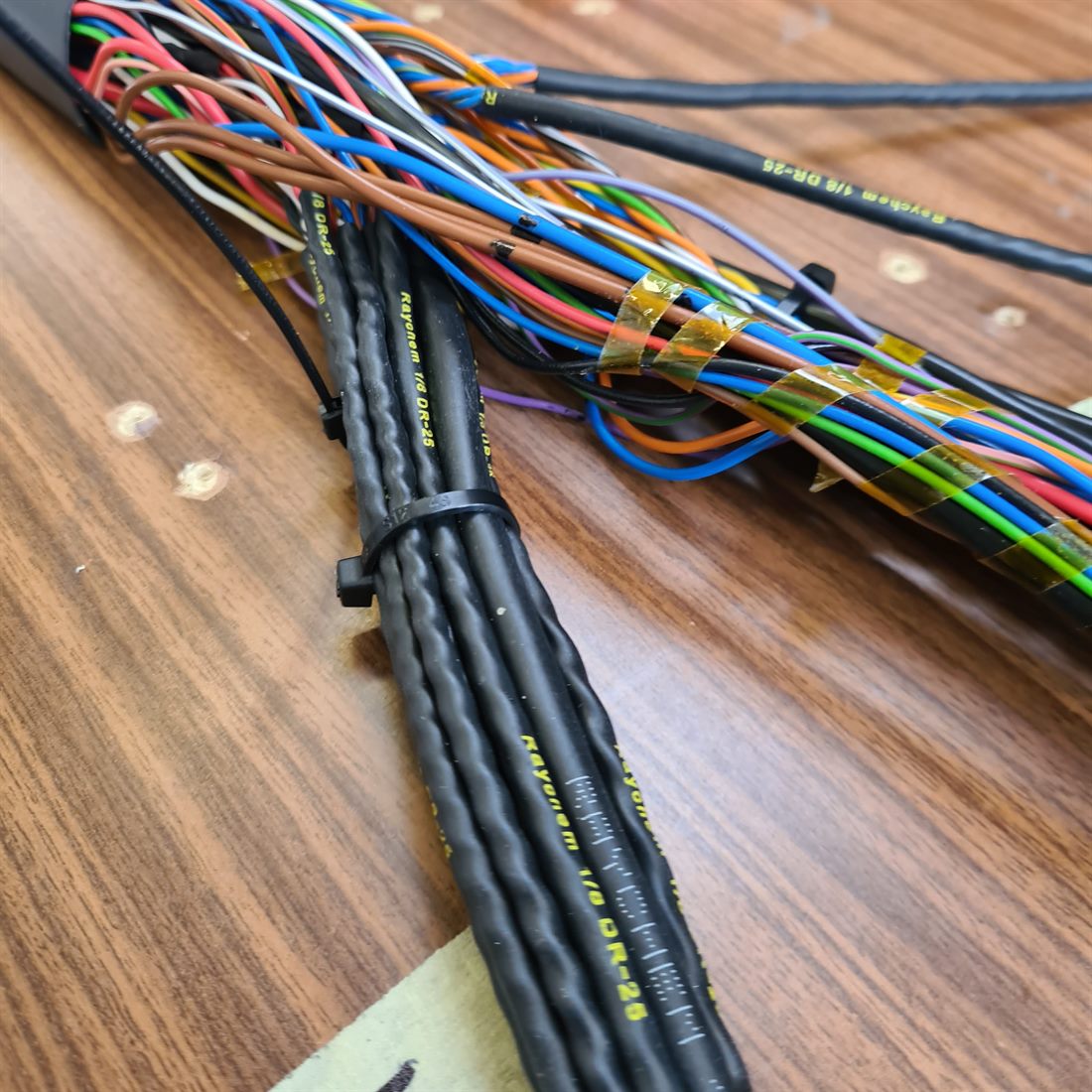 DR-25 braided sleeving detail